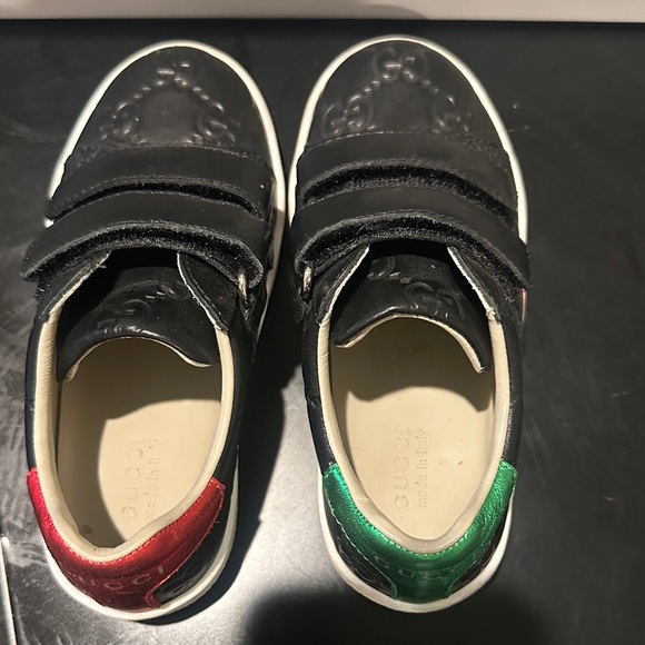 Gucci Kids Black Sneakers with Green and Red Stripes - Picture 3 of 5
